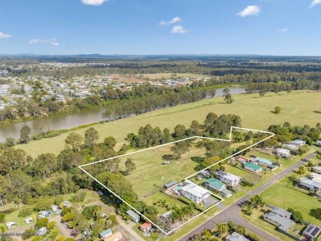 Outstanding Queenslander home!