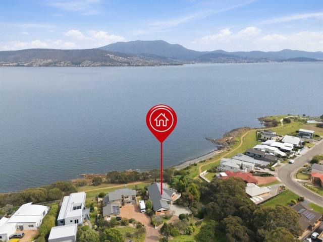 Outstanding River Views, Right by the Waters Edge