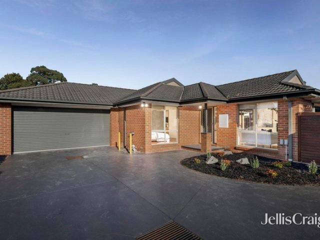 Outstanding single level downsizer or expansive first home