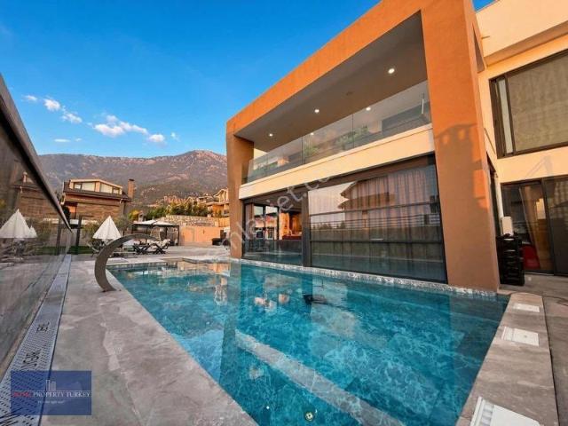 Ovacıkta Emsalsiz Villa 5+1 870 M² Arsa Kapalı Havuz Hamam Spa