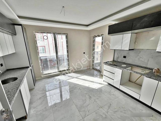 Ovacık'ta Giyinme Odalı E.banyolu Ara Kat 160 M2 Sıfır 4+1 Daire