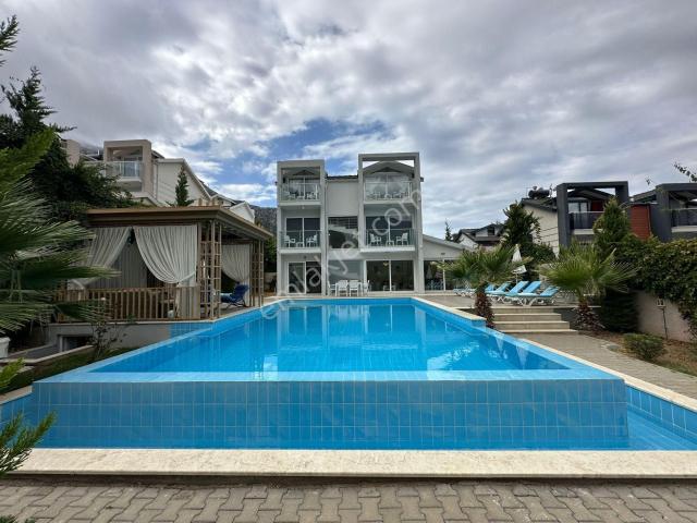 Ovacık'ta Satılık 4 Odalı Modern Villa