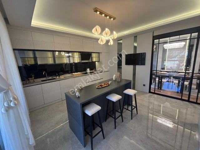 Ovacık'ta Site İçerisinde 5+1 Satılık| Modern Mimari Aile Yaşamı