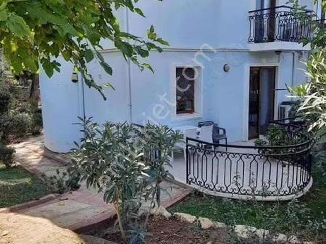 Ovacıkta Site İçersinde Satılık Şömineli Fırsat İkiz Villa