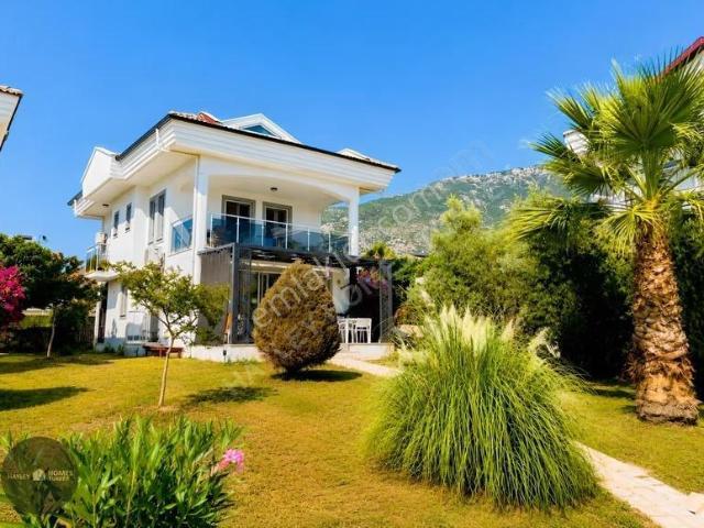 Ovacık'ın Sitede Geniş 3 Yatak Odalı Villa
