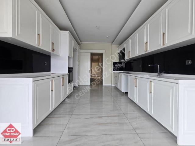 Ovacık Taha Akgül Yakını Lux Yapı & Saunalı Arakat 220m2 / 4+1