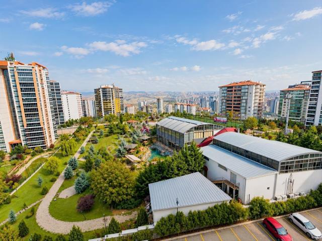 Ovacık Yakını Sancaktepe'de Üç Cepheli Geniş 4+1 Kiralık Daire