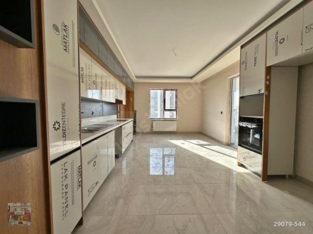 OVACIK'TA CADDE ÜZERİ ÖN CEPHE SİTE İÇERİSİNDE E.BANYO G.ODA 4+1