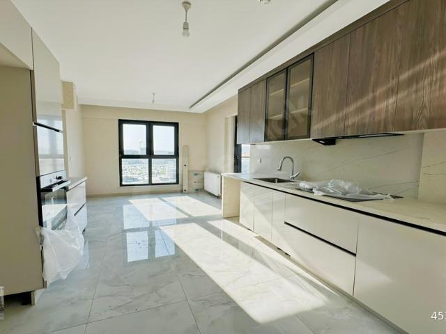 OVACIK BULVAR CEPHE SİTEDE 10.KATTA 4+1 GİYİNME ODALI ÇİFT BANYO