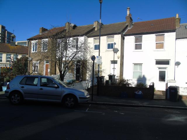 Oval Road, Croydon CR0, 2 bed maisonette to rent, £1,800 pcm | PrimeLocation