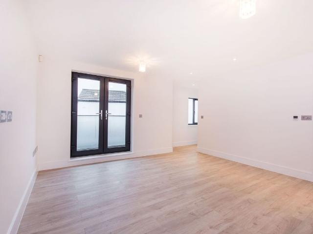 Oval Road, East Croydon, Croydon CR0, 2 bed flat to rent, £2,400 pcm | PrimeLocation