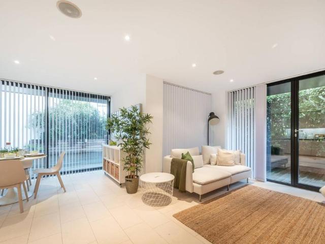 Oval Road, London, NW1 7EE, United Kingdom | 2 bed apartment for rent #137931615 | Rentberry