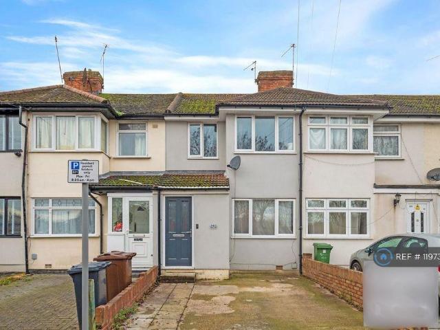 Oval Road North, Dagenham, RM10 3 bed terraced house to rent £2,150 pcm £496 pw