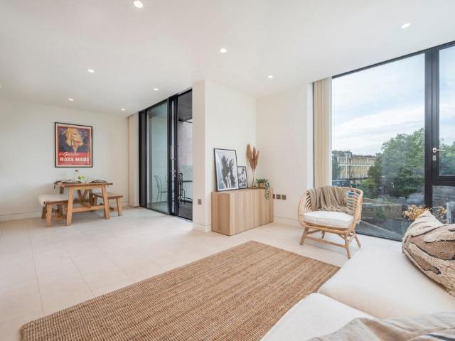 Oval Road, Primrose Hill, London, NW1 2 bed flat to rent £4,441 pcm £1,025 pw