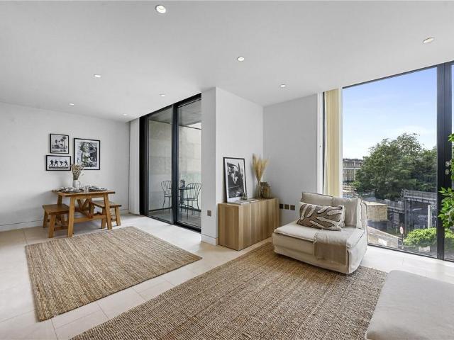 Oval Road, Primrose Hill, London, NW1 2 bed flat to rent £4,442 pcm £1,025 pw