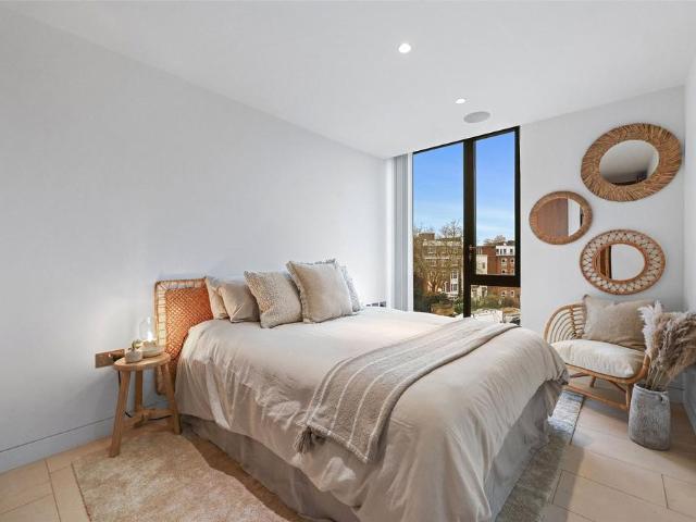 Oval Road, Primrose Hill, London, NW1 3 bed flat to rent £7,345 pcm £1,695 pw