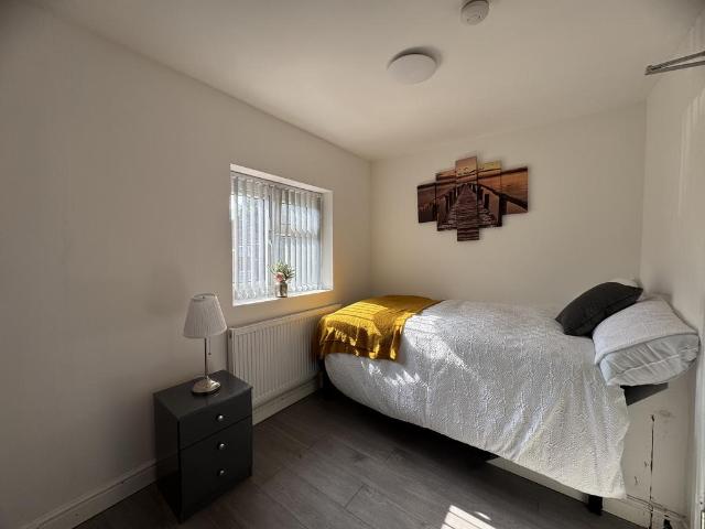 Oval Road, Tipton, West Midlands 1 bed house of multiple occupation to rent £550 pcm £127 pw