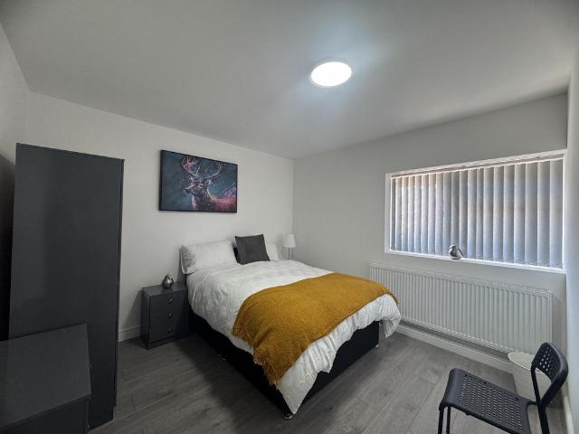 Oval Road, Tipton, West Midlands 1 bed house of multiple occupation to rent £575 pcm £133 pw