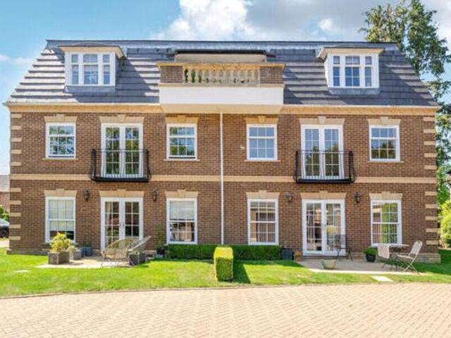 Oval Way, Gerrards Cross, 2 Bedroom Apartment