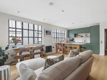 Ovanna Mews, Buckingham Road, London N1 2 bed flat to rent £5,500 pcm £1,269 pw