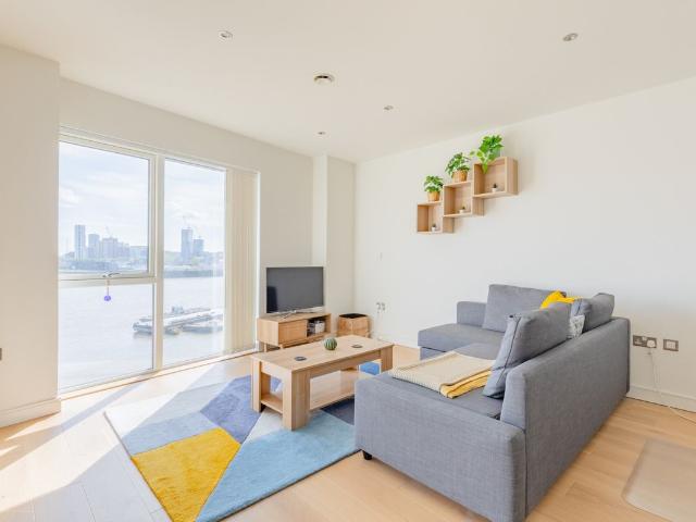 Ovex Close, London E14, 1 bed flat to rent, £2,400 pcm | PrimeLocation