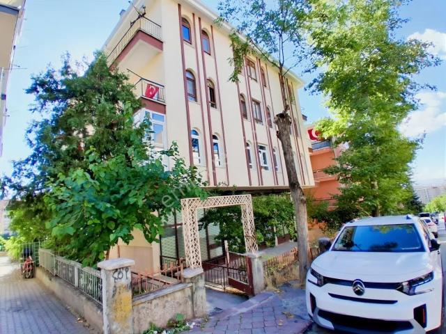Öveçler Narlı Sokakta Kiralık 3+1