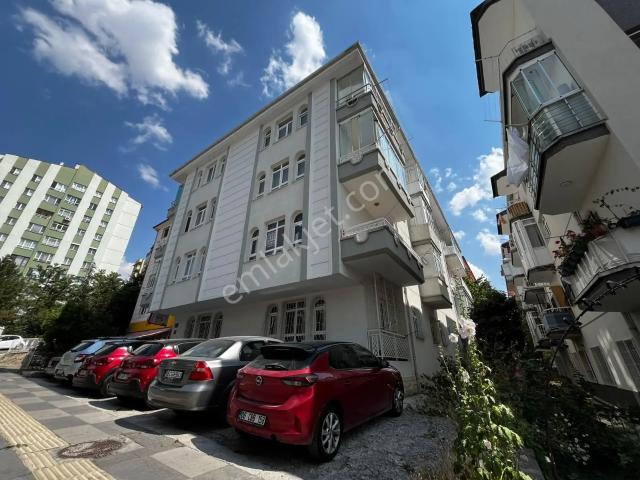 Öveçler Kayısı Sokakta Taurus Avm Yakını Satılık 2+1 Daıre