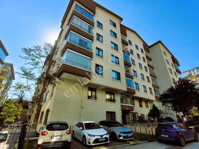 Öveçler 1293.sokakta 3+1 Bakımlı Daire