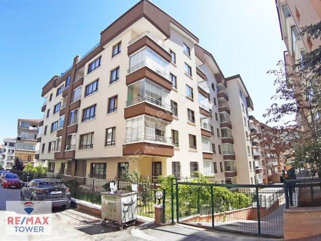 Öveçler 1293.sokakta 3+1 Bakımlı Daire