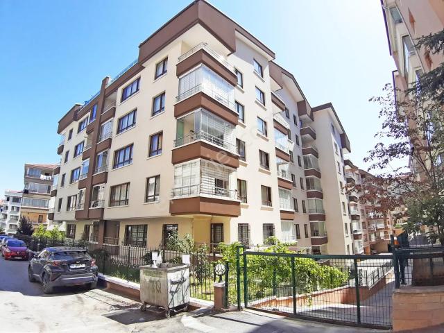 Öveçler 1293.sokakta 3+1 Bakımlı Daire