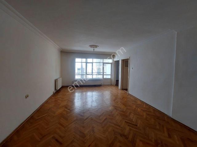 Öveçlerde Kiralık 3+1 Merkezi Düzlük Konum Güney Cephe