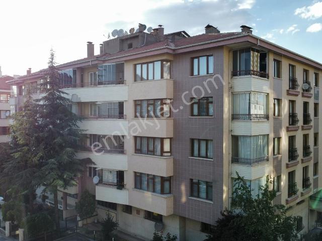 Öveçler'de Satılık 3+1 Daire