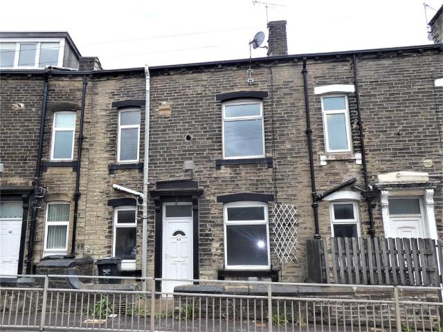 Ovenden Road, Halifax, West. 2 bed terraced house to rent £700 pcm £162 pw