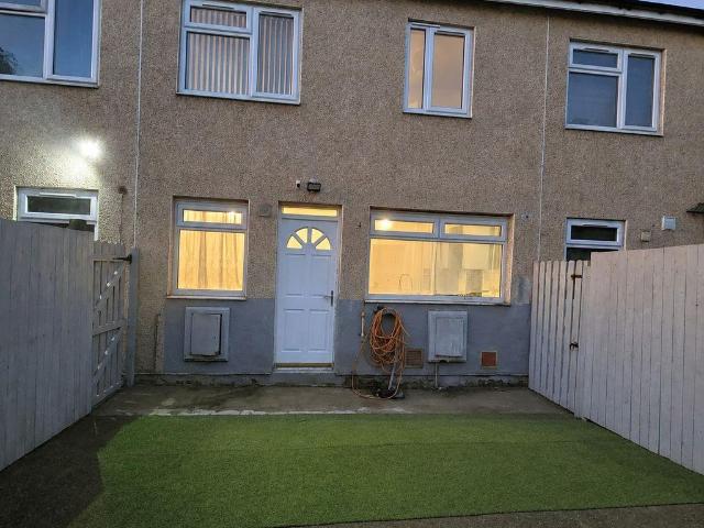 Ovenden Way, Halifax 3 bed terraced house to rent £950 pcm £219 pw