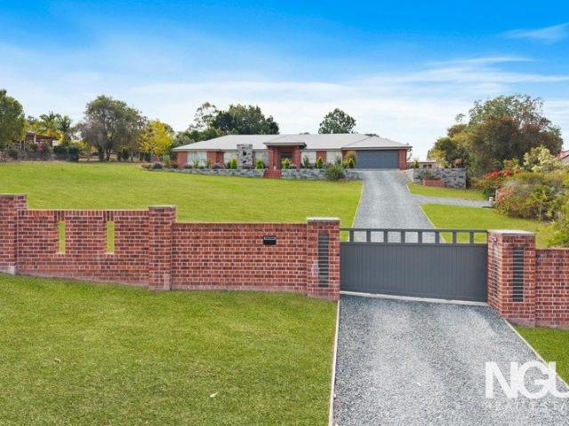 OVER AN ACRE + 10 CAR ACCOMMODATION + SERIOUS SHED SPACE