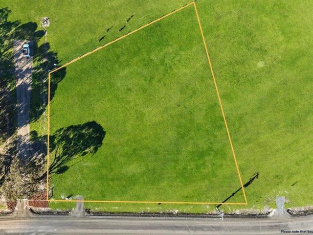 Over an Acre in Brodribb