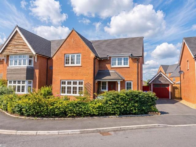 Over Ashberry, Altrincham 4 bed detached house to rent £2,250 pcm £519 pw