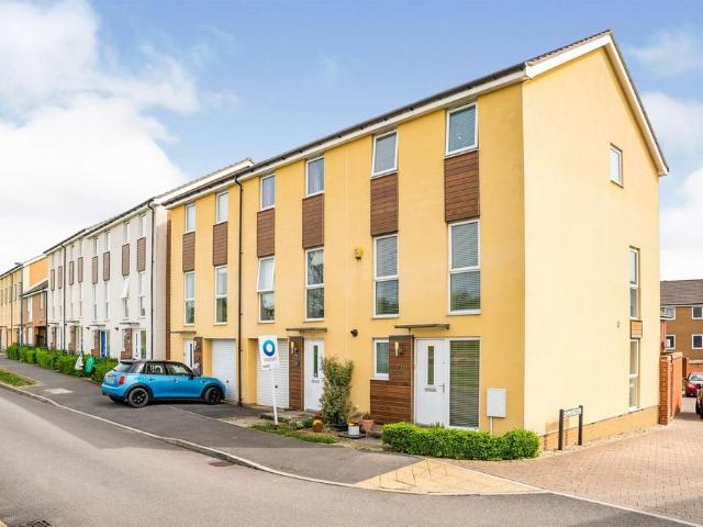 Over Drive, Patchway, BRISTOL 4 bed townhouse to rent £2,100 pcm £485 pw