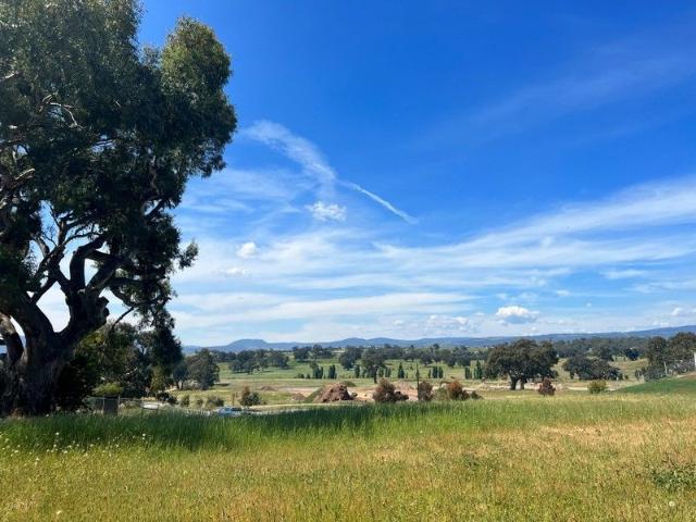 Over half an acre in an exclusive court with showstopping views!