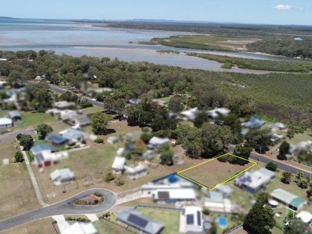 Over quarter an acre, vacant land!