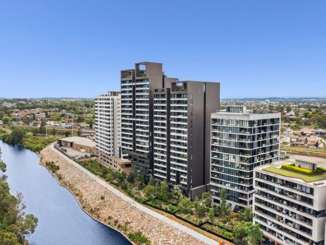 Over sized three bedder with river views