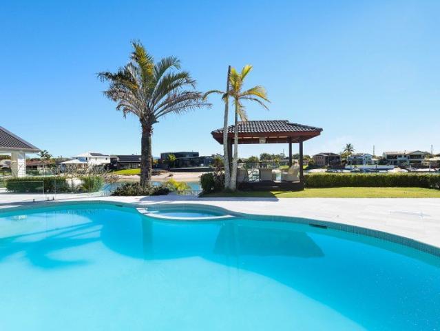 Over 1,000 sqm of Waterfront Living