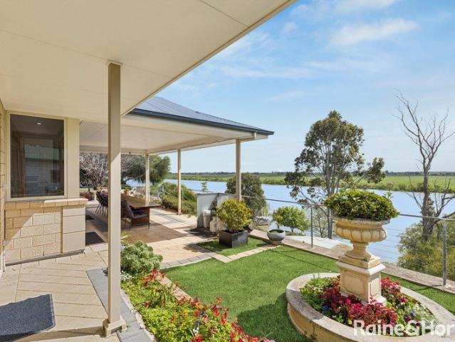 Over 40m Of River Frontage!
