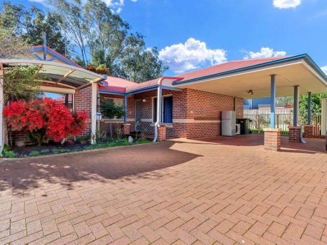 OVER 55's COMPLEX, CLOSE TO EVERYTHING