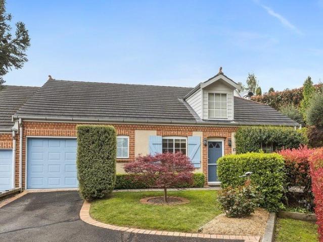 Over 55's Complex, Close to Town