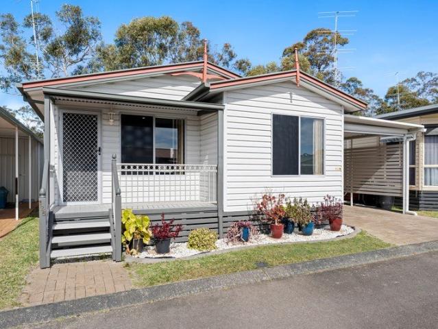 Over 50's Lifestyle Living. Coveted Village Perimeter Position!
