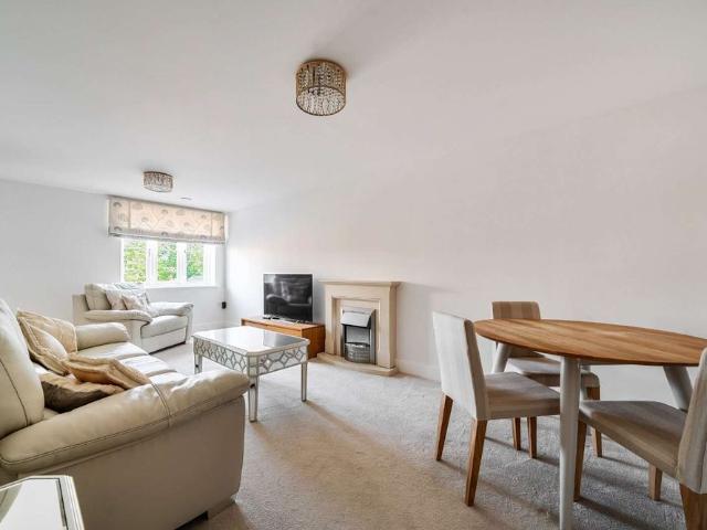 Over 60's only Well presented one bedroom apartment in the heart of Cranbrook