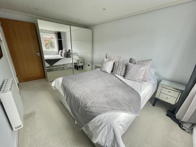 Overcombe Court, Bournemouth, BH5 2 bed apartment to rent £1,400 pcm £323 pw
