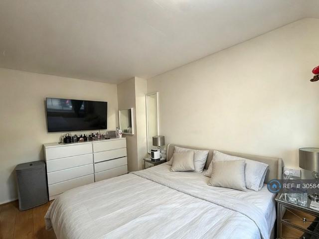 Overbury Crescent, Croydon, CR0 1 bed in a house share to rent £600 pcm £138 pw