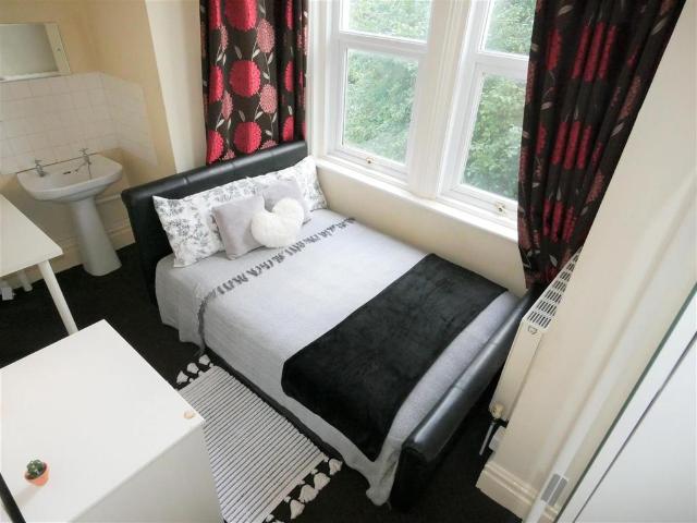 Overdale, Bournemouth, BH1 11 bed house share to rent £600 pcm £138 pw